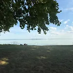 Apartment Kertbol A Balatonra *