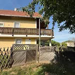 Kertbol A Balatonra Apartment *