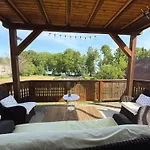 Kertbol A Balatonra Apartment Révfülöp
