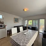 Kertbol A Balatonra Apartment *