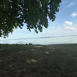 Kertbol A Balatonra Apartment Révfülöp