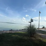 Apartment Kertbol A Balatonra Révfülöp