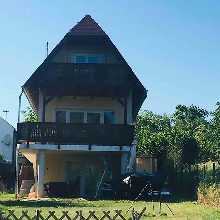 Kertbol A Balatonra *