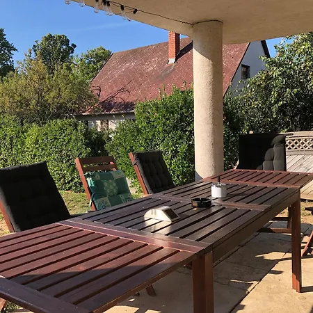 Kertbol A Balatonra Holiday home *