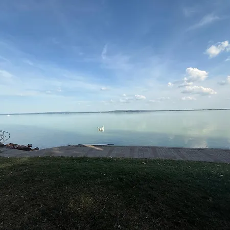 Kertbol A Balatonra * רבפולופ