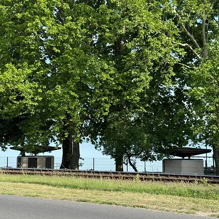 Kertbol A Balatonra *
