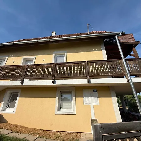 Kertbol A Balatonra Apartamento *