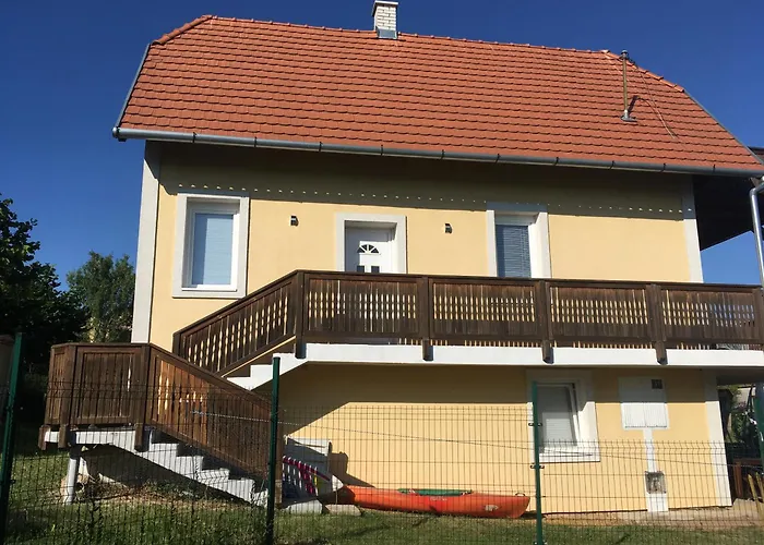 Kertbol A Balatonra * רבפולופ