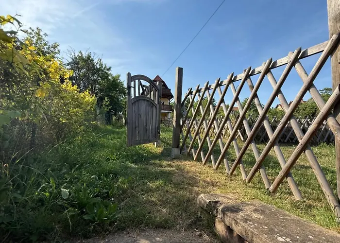 Kertbol A Balatonra דירה